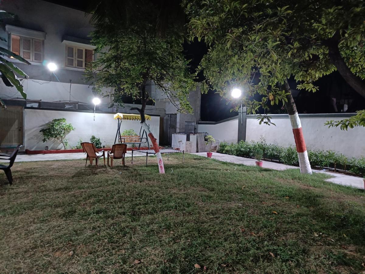 Chitrakut Bungalows Dwārka Exteriör bild