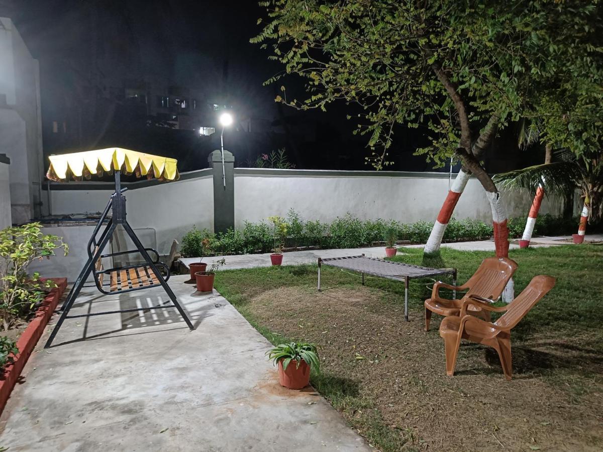 Chitrakut Bungalows Dwārka Exteriör bild